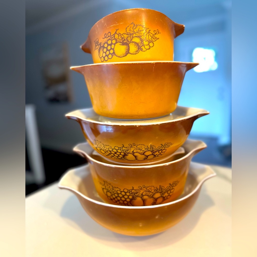 Pyrex bowls set of 5